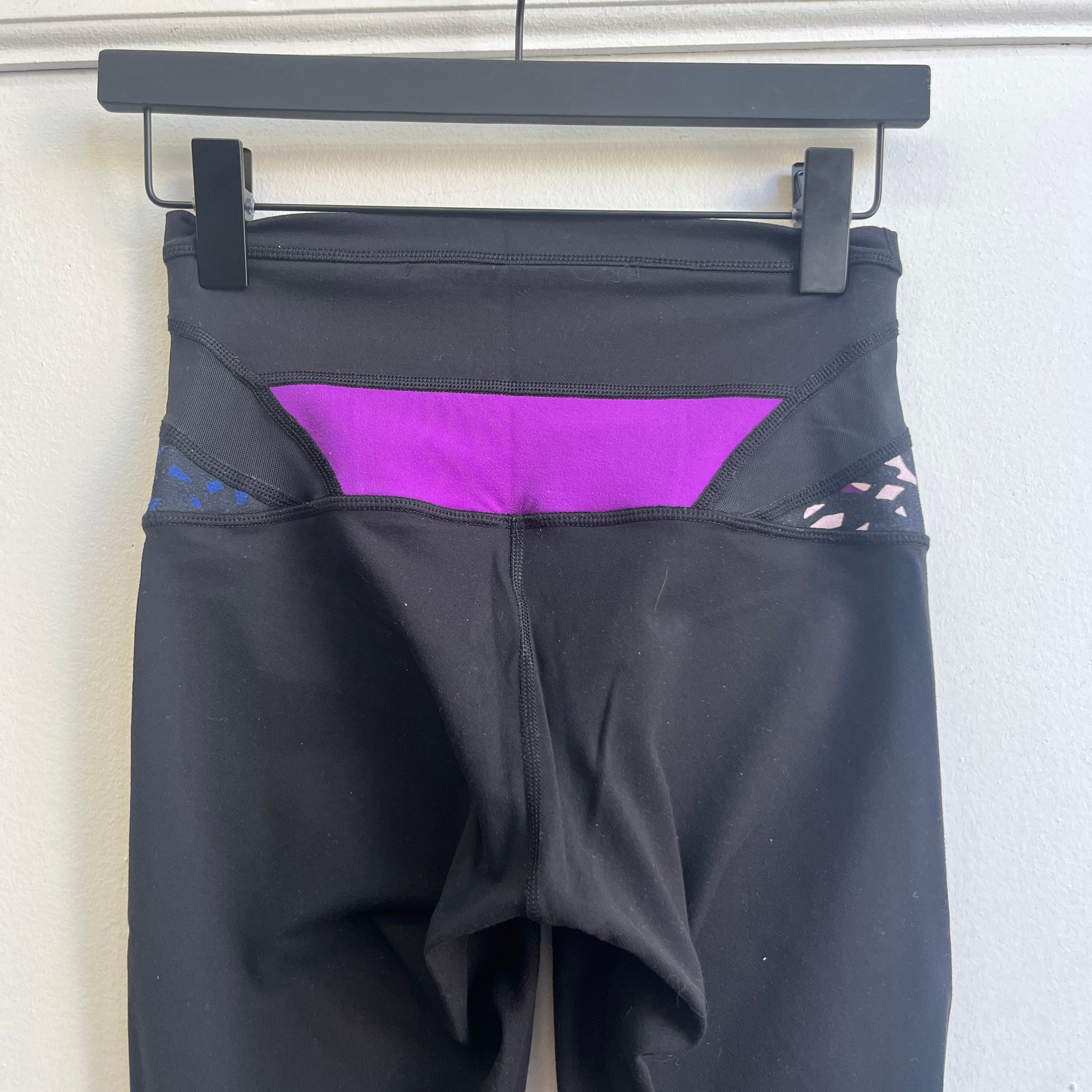 Lululemon Reversible Cropped Leggings ShopModelCitizens
