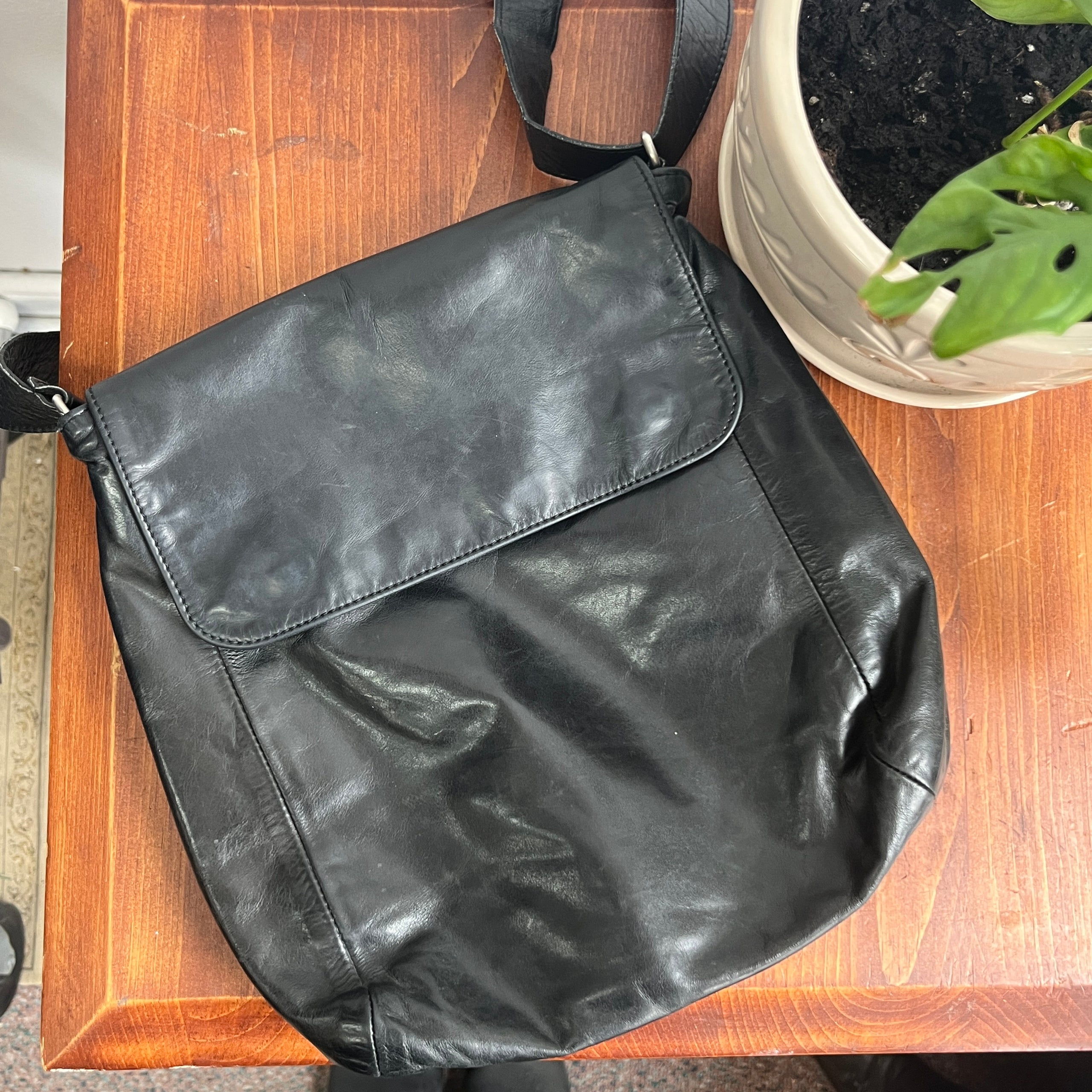M0851 Leather Crossbody Handbag ShopModelCitizens
